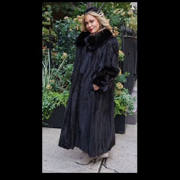 Plus Size Pre-Owned Ranch Mink Coat Size 16-20 - Picture 4 of 6